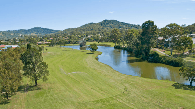 Golfing Homes Windaroo Lakes Golf Club